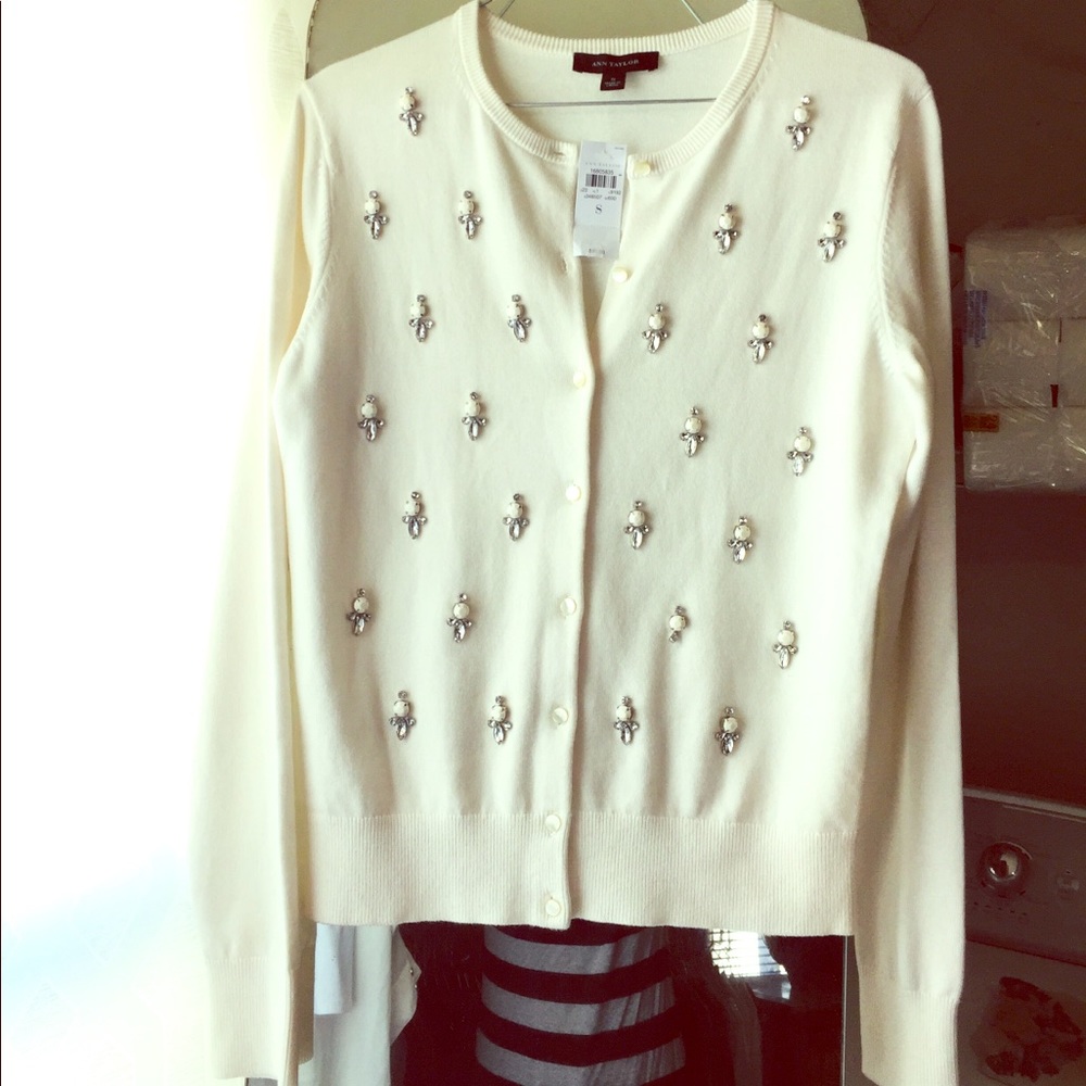 🦋Ann Taylor Ivory Cardigan